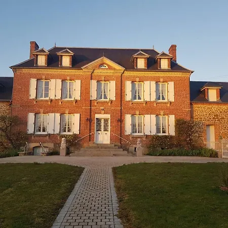 Maison De Charme à Avec Barbecue Et Parking