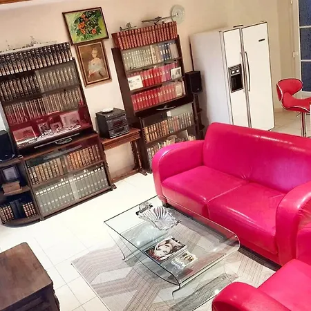 Maison De Charme à Avec Barbecue Et Parking