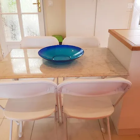 Maison De Charme à Avec Barbecue Et Parking Сasa de vacaciones